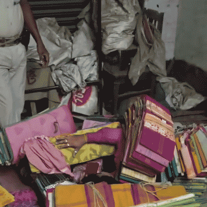 Howrah TMC leader hide in pile of saris, police arrested dgtld