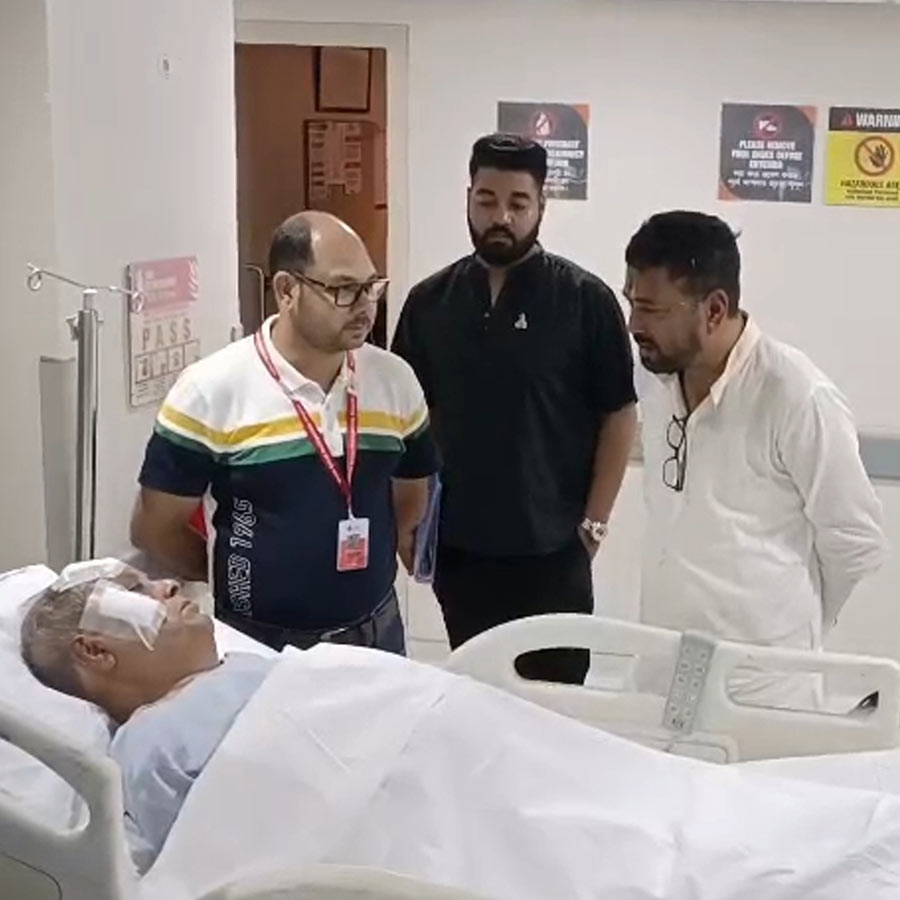 BJP MLA Shankar Ghosh went to visit Ashok Bhattacharya in hospital dgtld