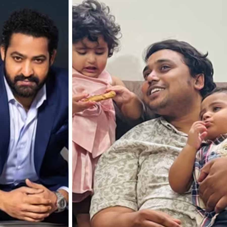 দুই খুদের জন্য কুকিজ় পাঠালেন অভিনেতা।