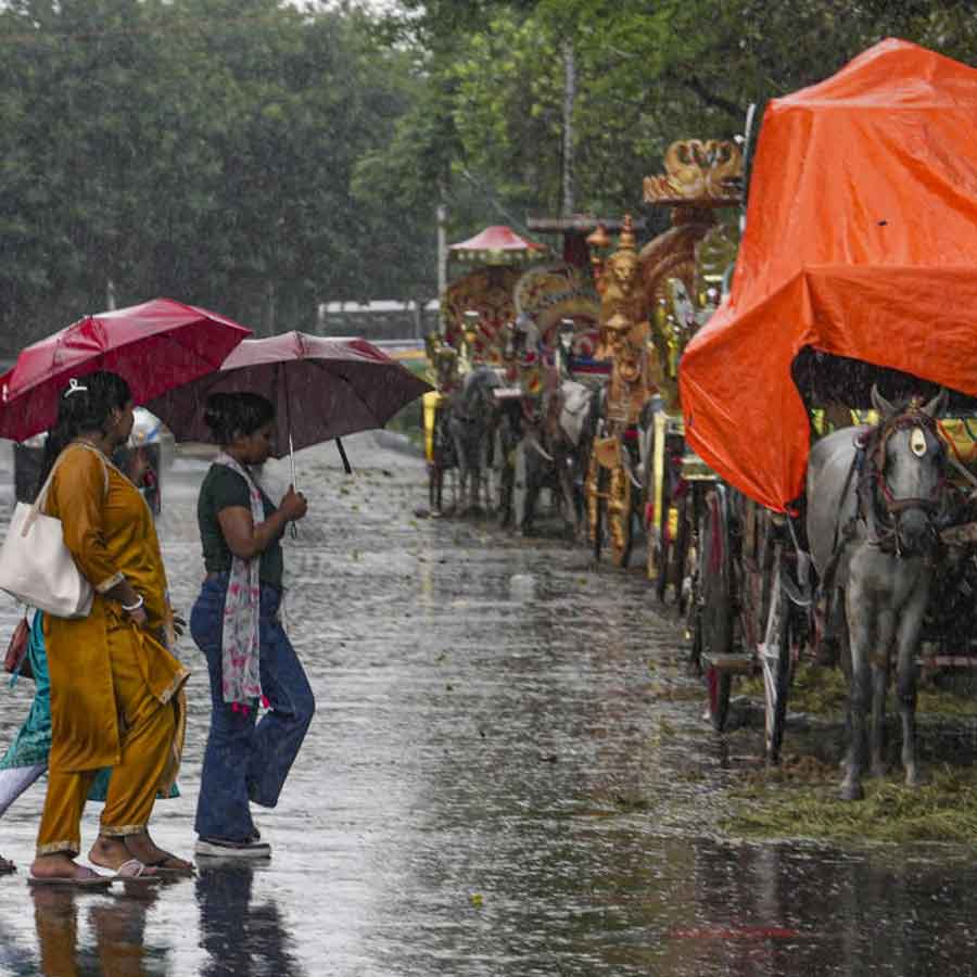 বৃষ্টিভেজা কলকাতা।