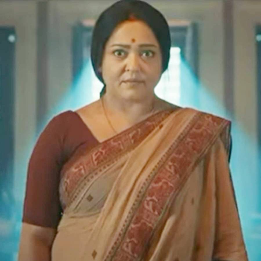 সমাজমাধ্যমে বিস্ফোরক অপরাজিতা আঢ্য।