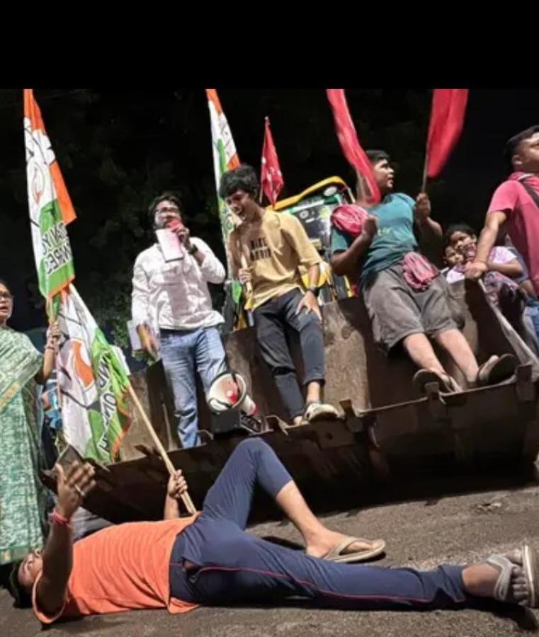 চলছে প্রতিবাদ যাদবপুরে। 