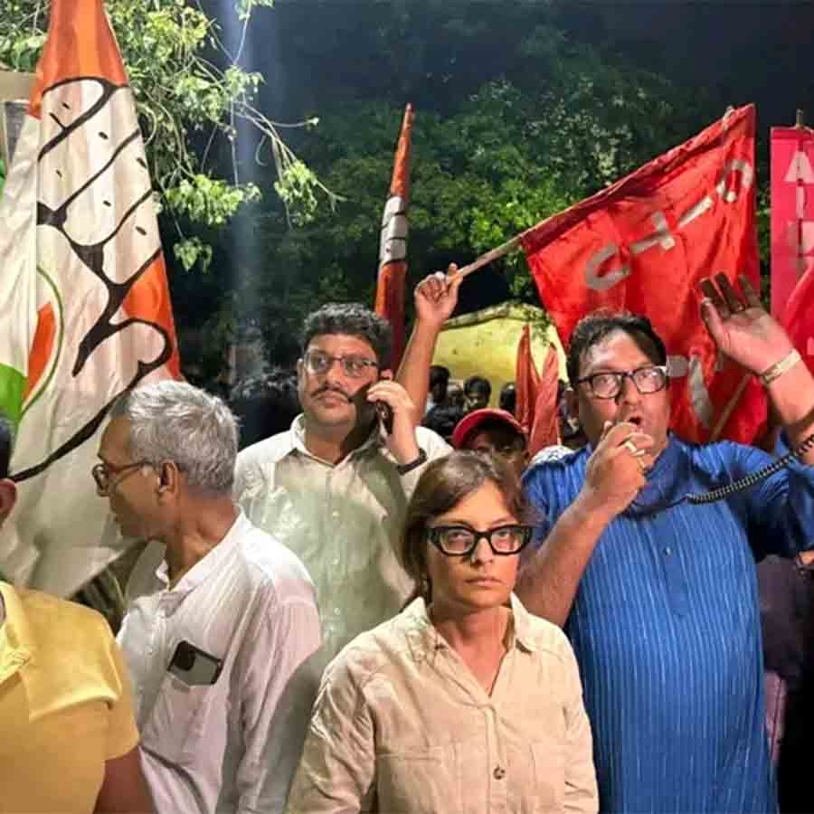 ঘটনাস্থলে ঊষসী চক্রবর্তী।