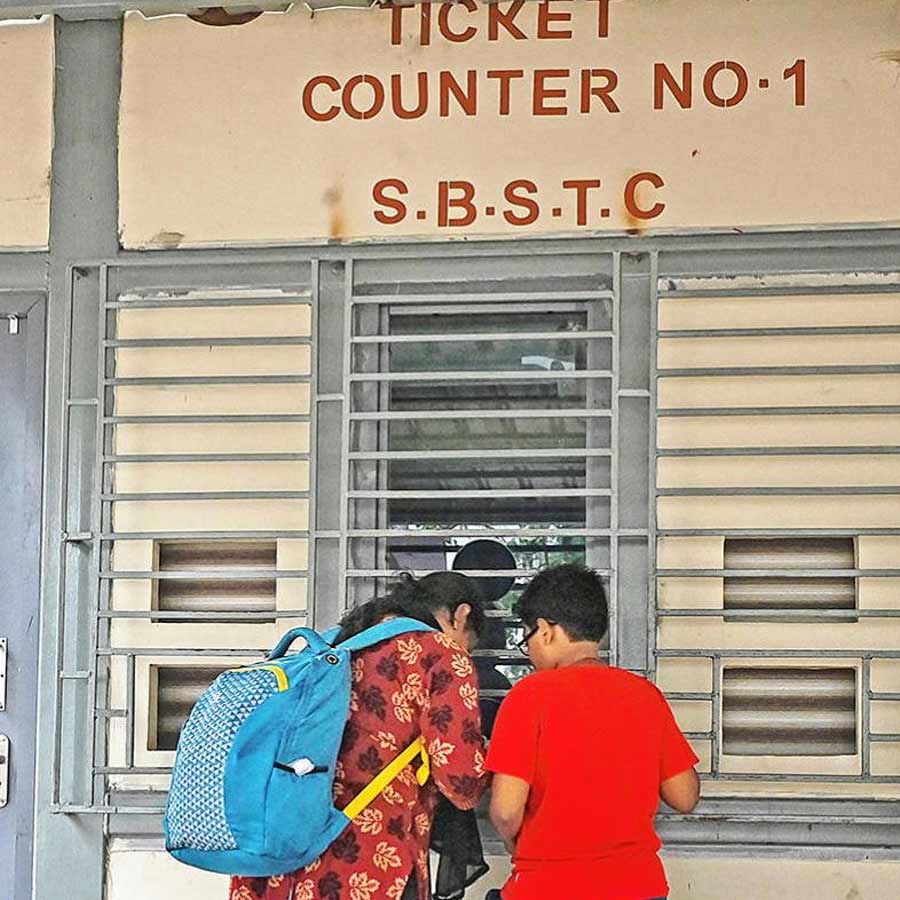 সরকারি বাসের টিকিট কাউন্টারে মা-ছেলে।