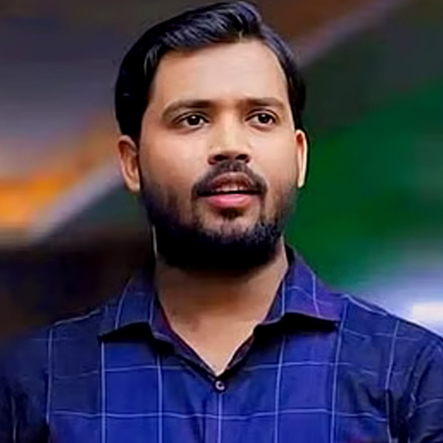 ঘটনার পরে হামলা, ভাঙচুর এবং গুলি চালানোর জন্য জ্ঞান বিন্দু কোচিং সেন্টারের পরিচালক রোশন আনন্দের বিরুদ্ধে অভিযোগ করেন খান স্যর। তাঁর অভিযোগের ভিত্তিতে পটনা পুলিশ প্রতিপক্ষ সেন্টা়রের পরিচালককে গ্রেফতার করে। প্রাথমিক তদন্তের পর পটনা পুলিশ জানিয়েছিল, গুলি চালানোর কোনও ঘটনা ঘটেনি। এটি দু’টি কোচিং ইনস্টিটিউটের মধ্যে বিবাদের ঘটনা বলে উল্লেখ করেছিল পুলিশ। এফআইআরে গুলি চালানোর কোনও অভিযোগও করা হয়নি।
