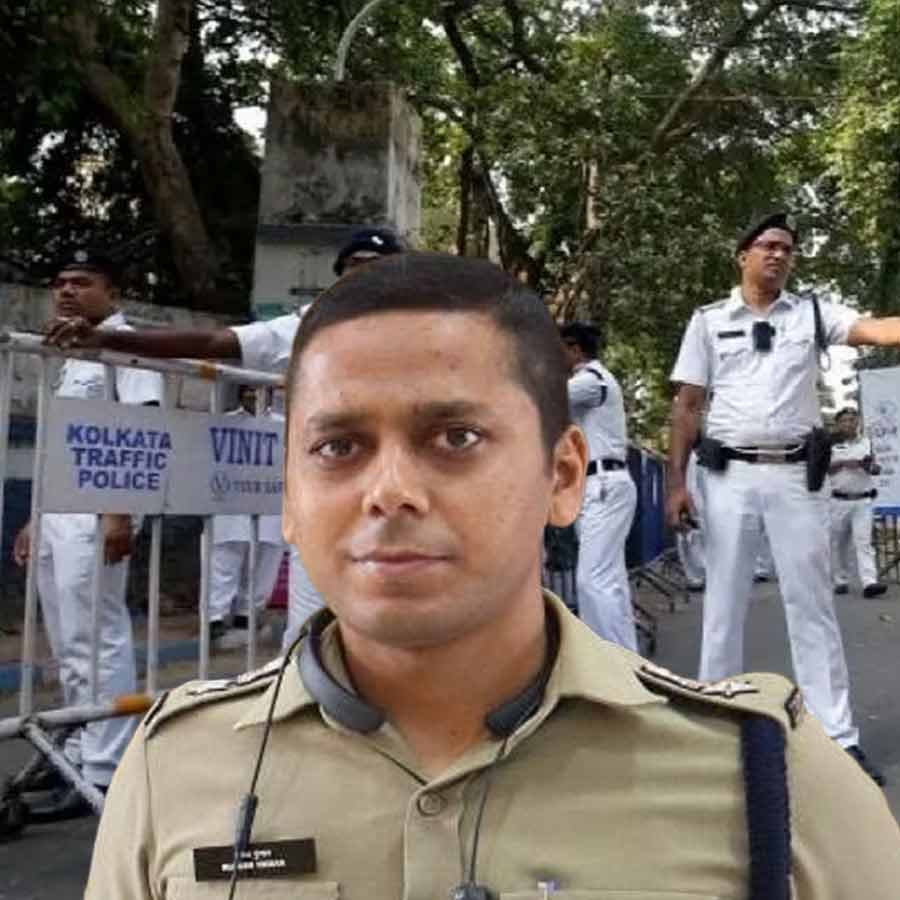 বদলি হলেন আইপিএস রূপেশ কুমার।