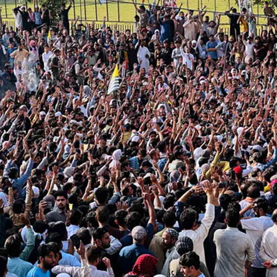 Pakistan-Occupied Kashmir Erupts in Protest After Clash at Local Leader’s Funeral In Rawalakot, Internet Suspended