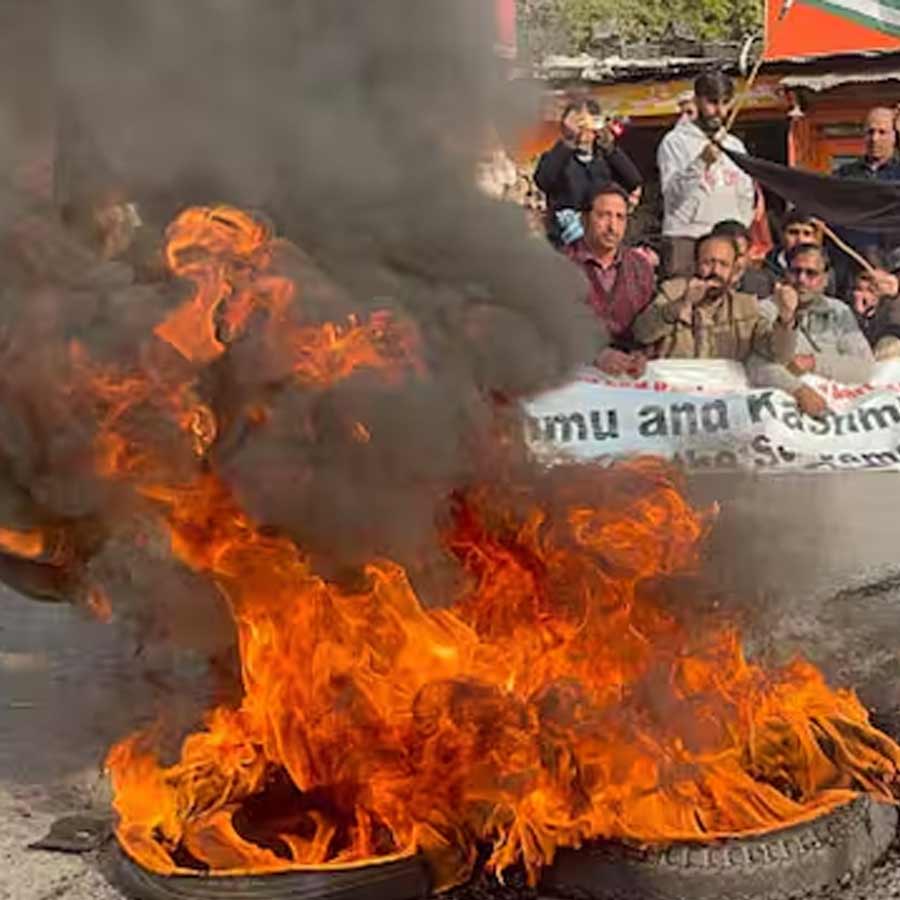 Pakistan-Occupied Kashmir Erupts in Protest After Clash at Local Leader’s Funeral In Rawalakot, Internet Suspended