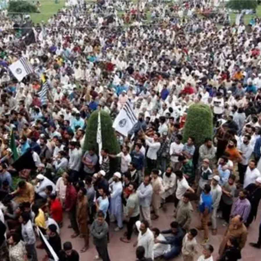 Pakistan-Occupied Kashmir Erupts in Protest After Clash at Local Leader’s Funeral In Rawalakot, Internet Suspended
