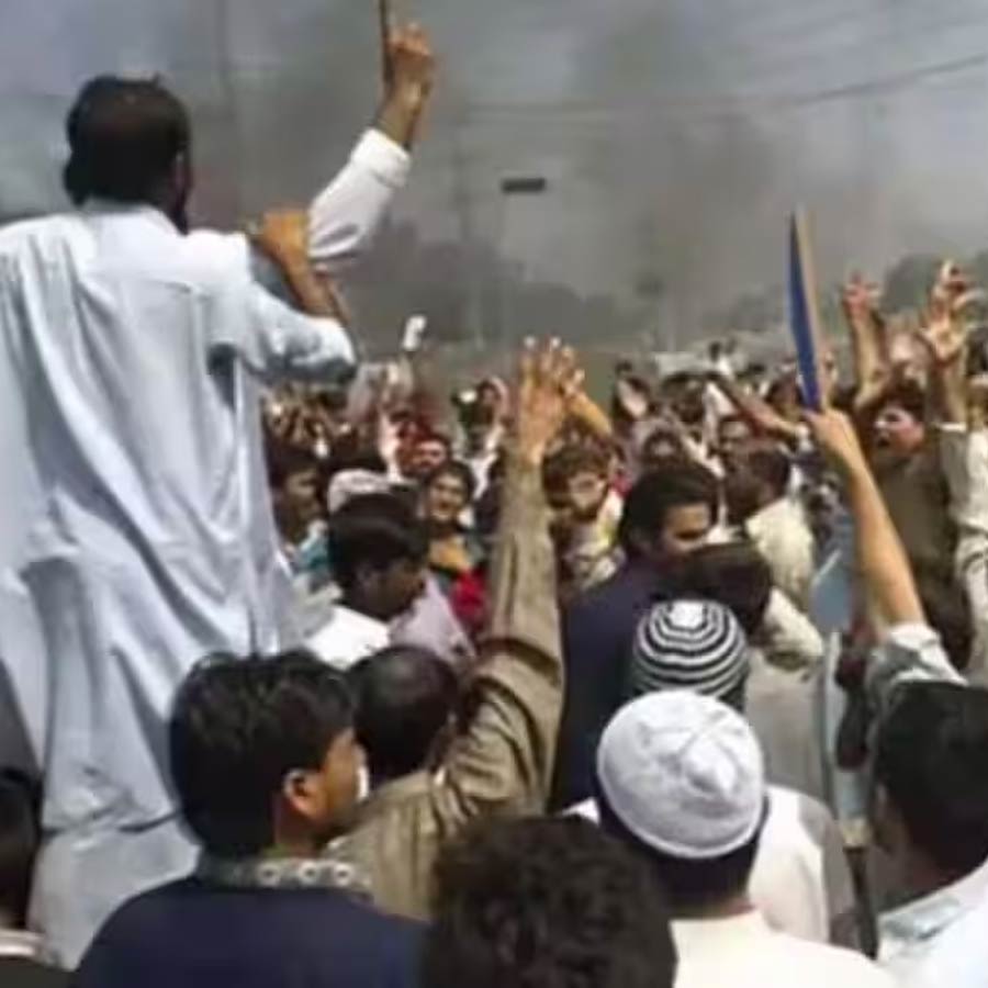 Pakistan-Occupied Kashmir Erupts in Protest After Clash at Local Leader’s Funeral In Rawalakot, Internet Suspended