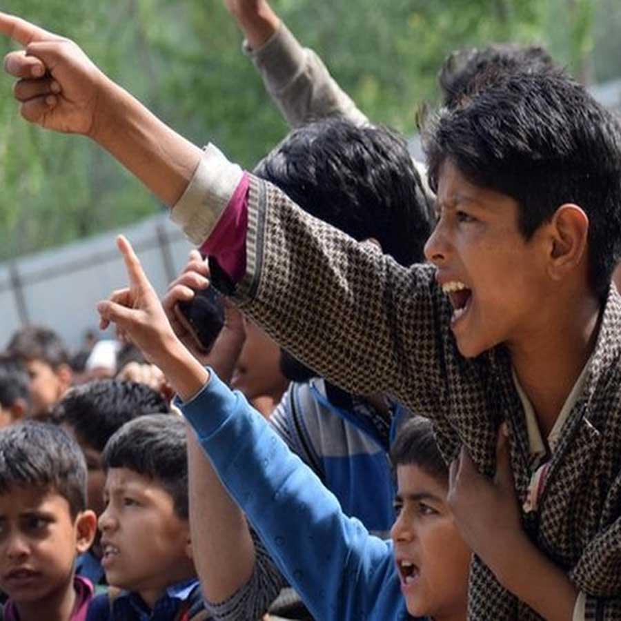 Pakistan-Occupied Kashmir Erupts in Protest After Clash at Local Leader’s Funeral In Rawalakot, Internet Suspended