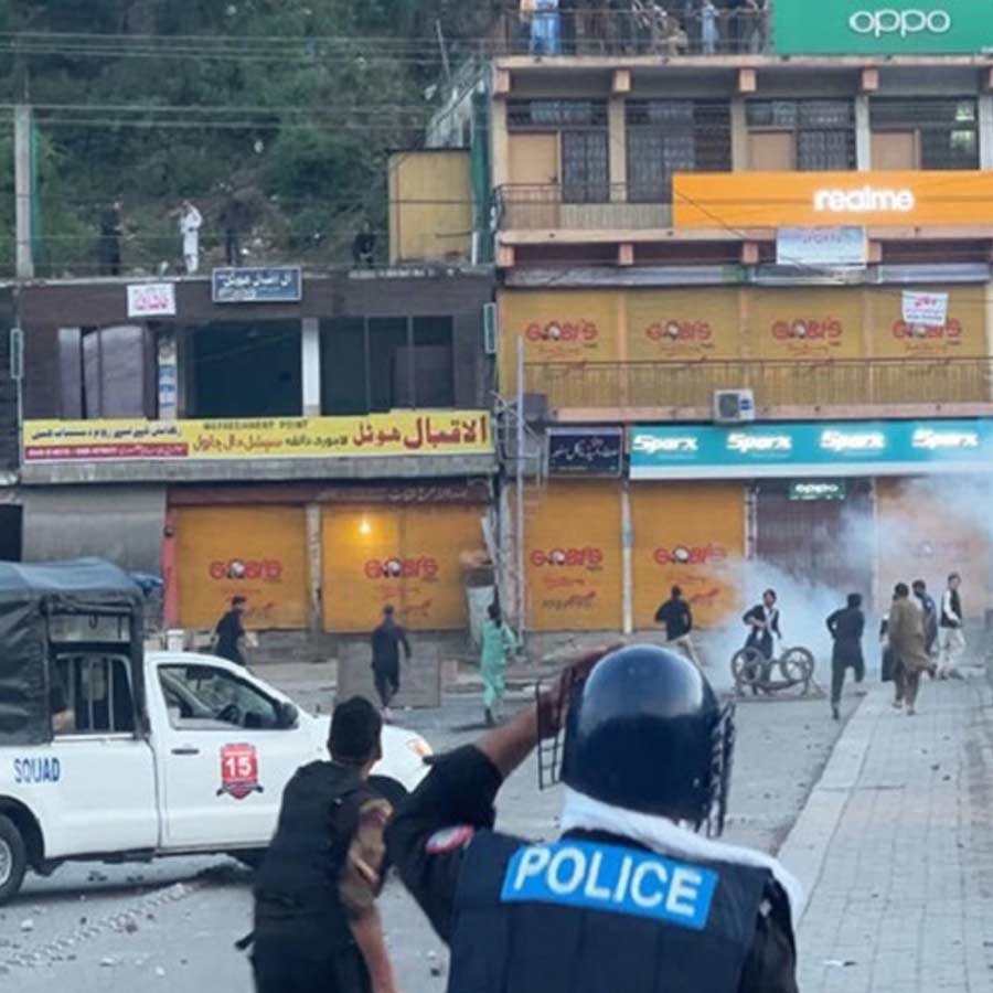 Pakistan-Occupied Kashmir Erupts in Protest After Clash at Local Leader’s Funeral In Rawalakot, Internet Suspended