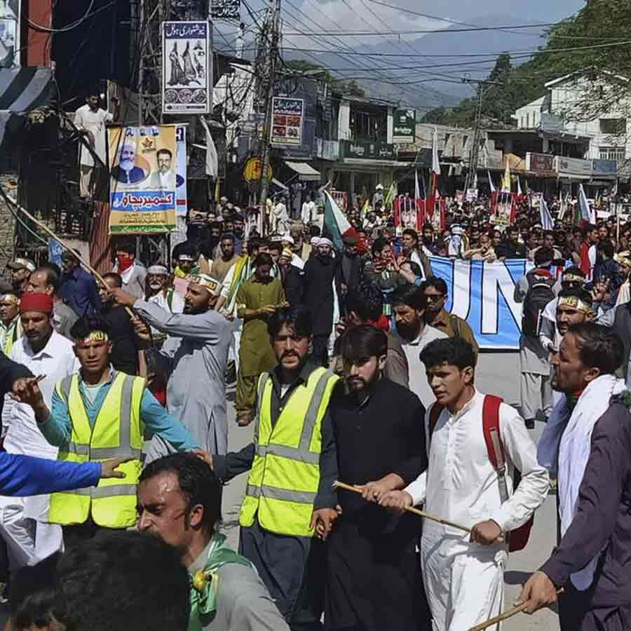 Pakistan-Occupied Kashmir Erupts in Protest After Clash at Local Leader’s Funeral In Rawalakot, Internet Suspended