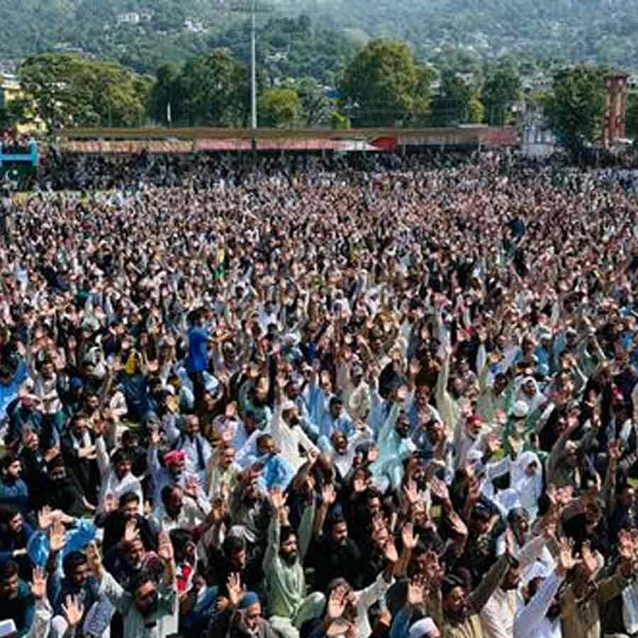 Pakistan-Occupied Kashmir Erupts in Protest After Clash at Local Leader’s Funeral In Rawalakot, Internet Suspended