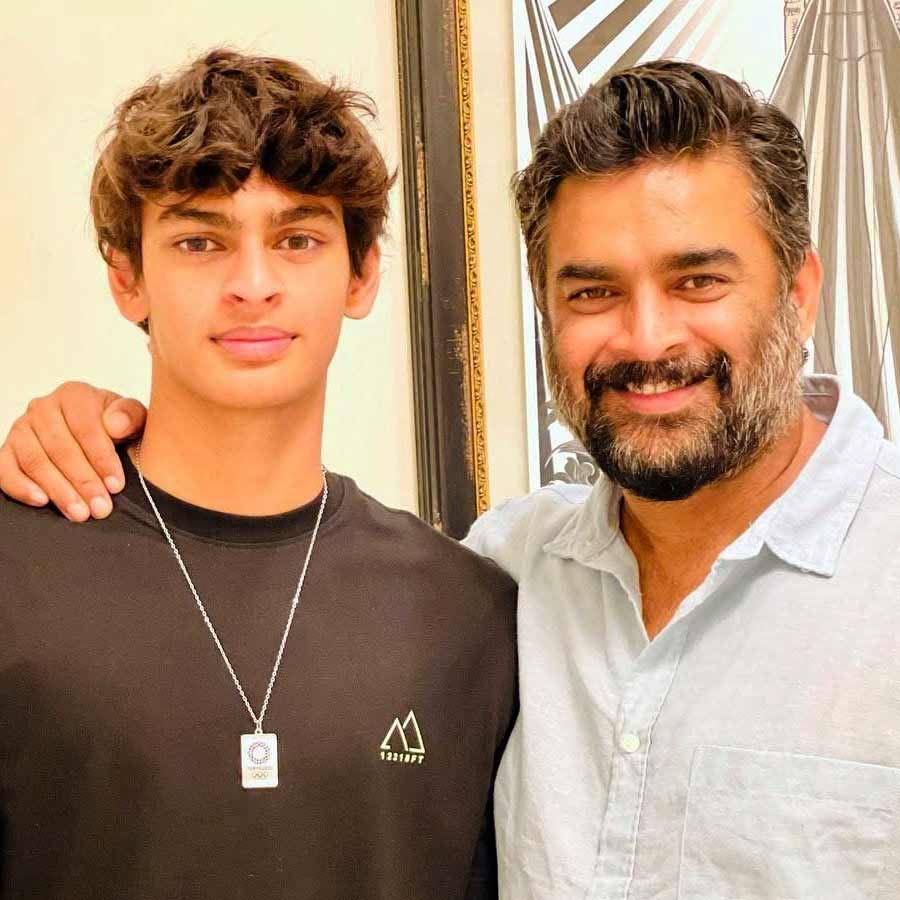 ছেলে বেদান্তের সঙ্গে আর মাধবন।