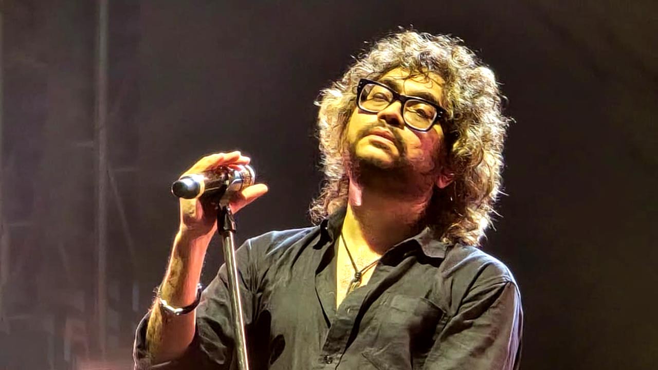 মঞ্চে ‘ফসিল্‌স’