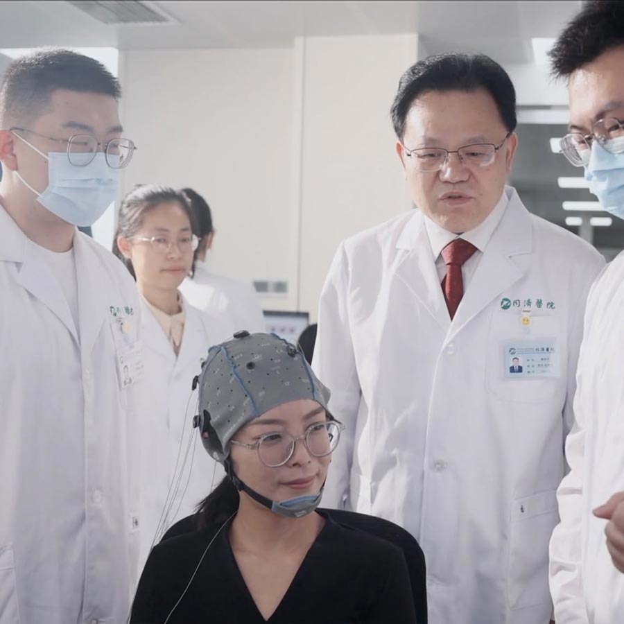 World’s First Approved Brain-Computer Interface Set to Challenge Elon Musk’s Neuralink