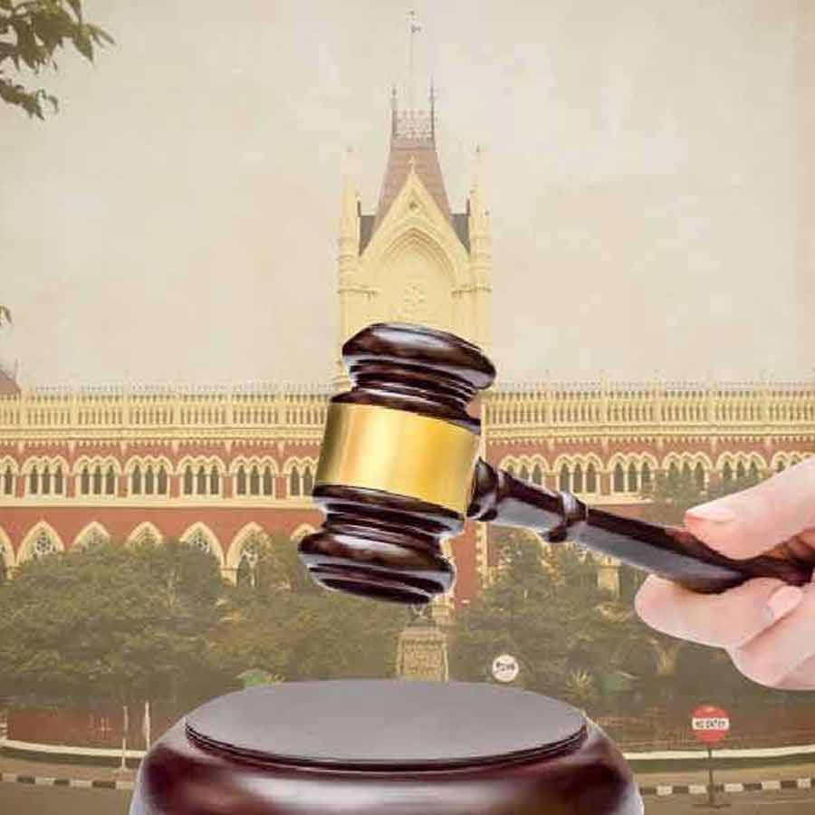 PIL has been filed in the Calcutta High Court challenging the Kolkata Municipal Corporation\\\'s notice to demolish an illegal structure in Narkeldanga