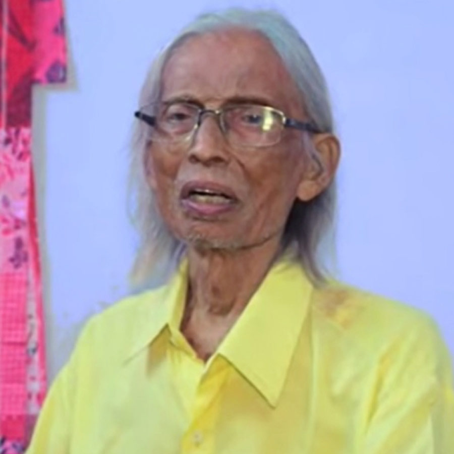 কেমন আছেন পরিচালক সুজিত গুহ?