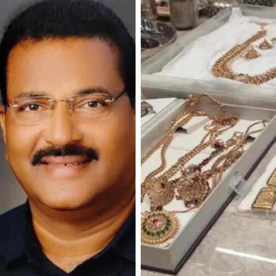 Huge amount of money and approximately 100 crores asset of Telangana engineer seized dgtl