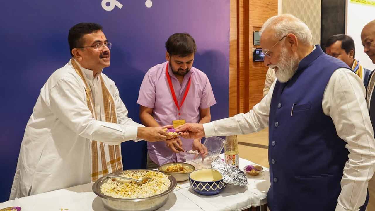 West Bengal CM Subhendu Adhikari made jhalmuri for PM Narendra Modi at NDA meet in Delhi