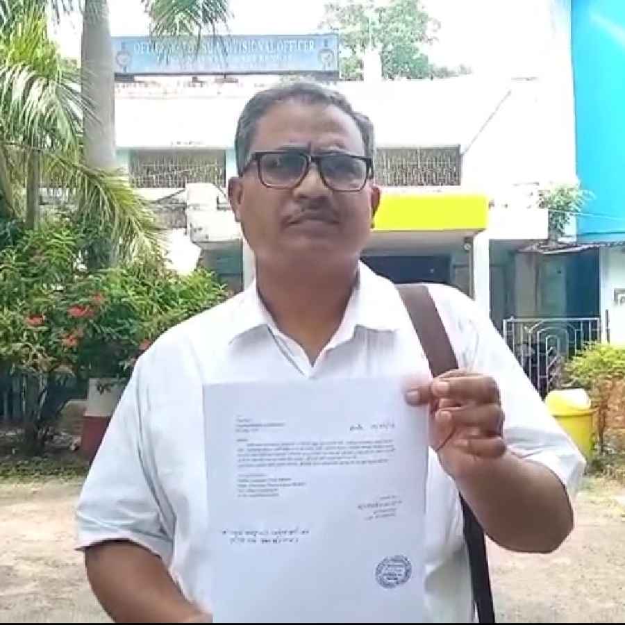 পুরুলিয়ায় অন্নপূর্ণা ভান্ডারের প্রাপক।