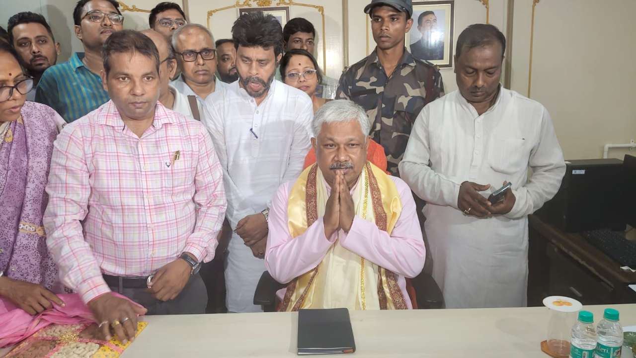 বিকাশ ভবনে দীপক বর্মন।