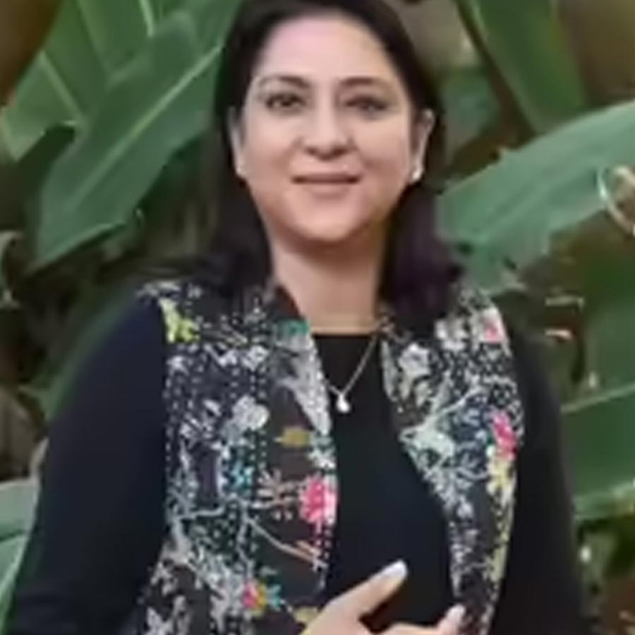  সুনীলের মৃত্যুর পর, তাঁর কন্যা প্রিয়া দত্ত বস্তি এলাকার জনগোষ্ঠীর মধ্যে, বিশেষ করে বান্দ্রা পূর্ব ও সংলগ্ন এলাকার মুসলিম এবং নিম্ন আয়ের ভোটারদের ব্যাপক সমর্থন ধরে রেখেছিলেন। তাঁর বাবার মতো তিনিও প্রায়শই নিজেকে পুনর্বাসন ও জনকল্যাণকারী সাংসদ হিসাবে তুলে ধরতেন।