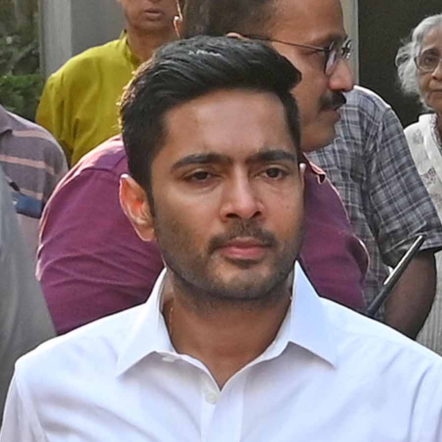 Abhishek Banerjee in CID office after Calcutta High Court order dgtl