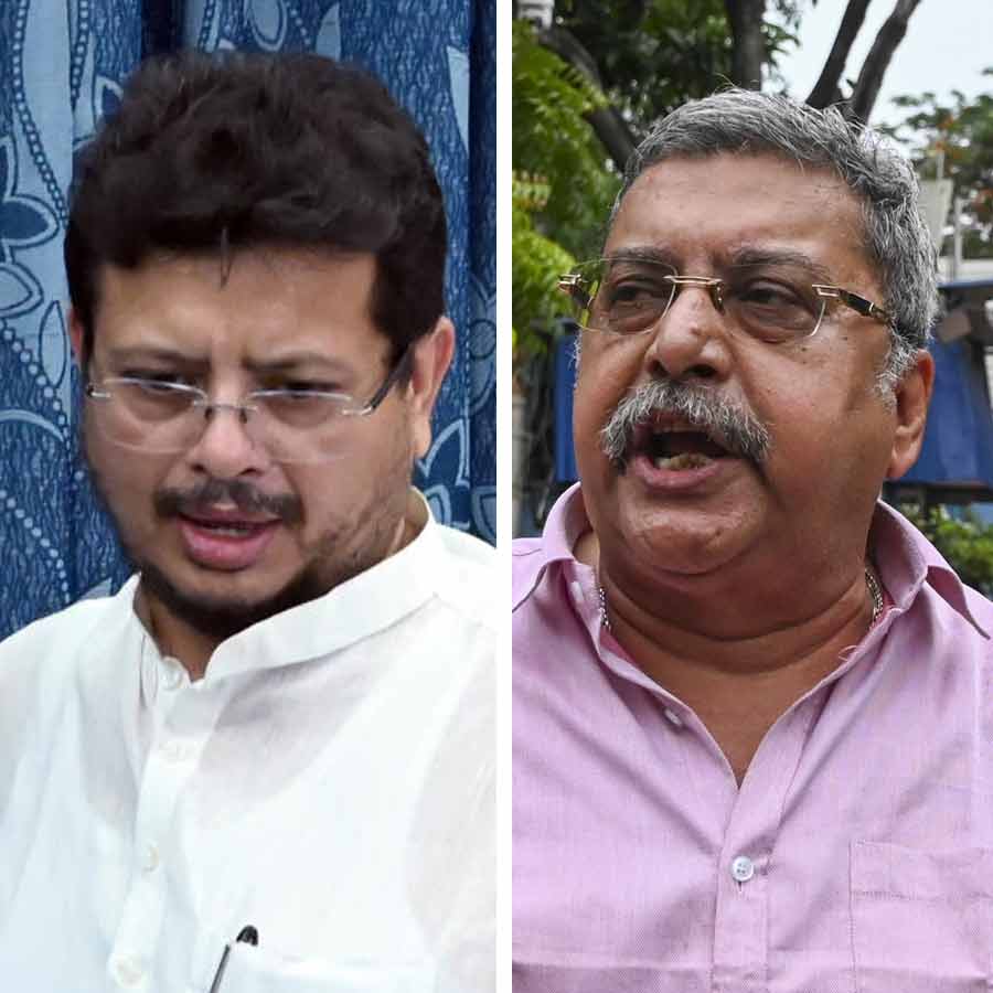 (বাঁ দিকে) ঋতব্রত বন্দ্যোপাধ্যায়। কল্যাণ বন্দ্যোপাধ্যায় (ডান দিকে)।