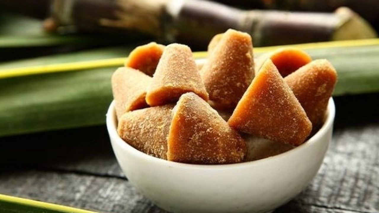 গুড় খেলে কী উপকার মিলতে পারে?