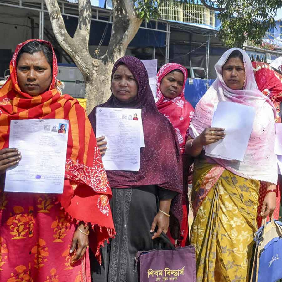 অধিকারহীন: ভোটার তালিকার বিশেষ নিবিড় সংশোধনে বাদ পড়া ভোটারদের শুনানির জন্য দীর্ঘ প্রতীক্ষা, নদিয়া, ৭ ফেব্রুয়ারি।