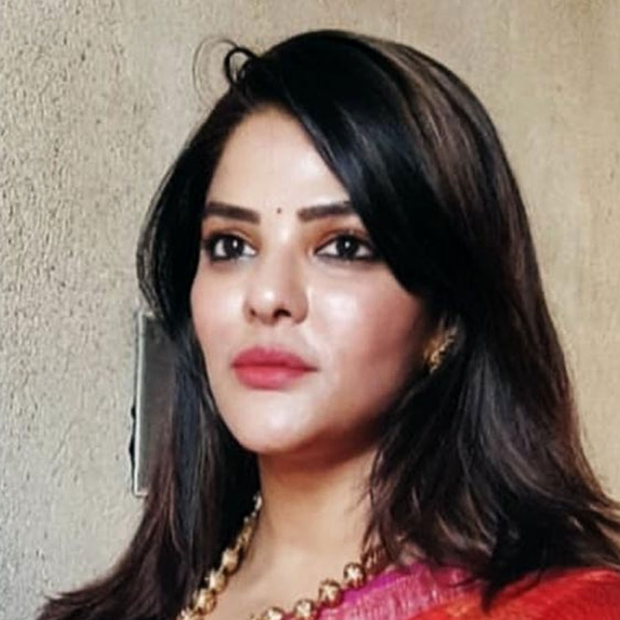 Arpita Mukherjee who was arrested with former Education Minister Partha Chatterjee in WB recruitment case became active in social media
