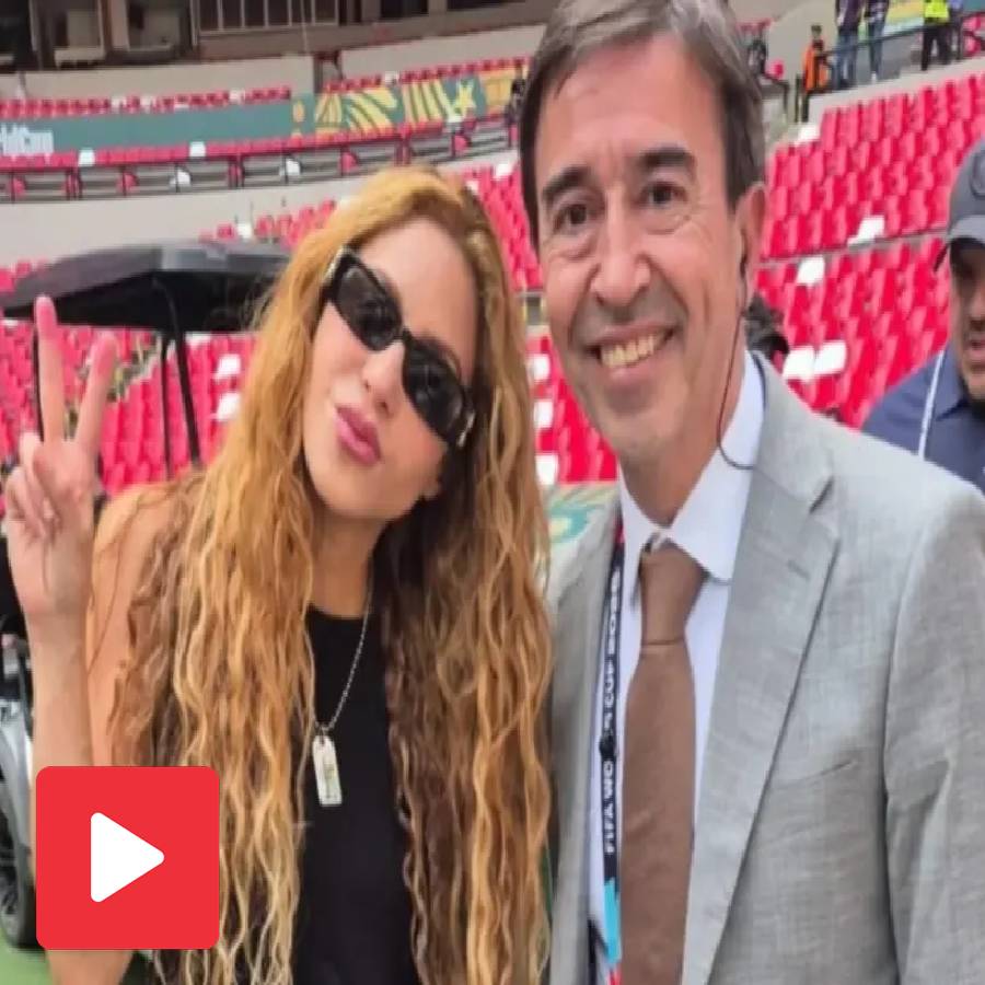 Video shows reporter walking out of live broadcast of opening ceremony of world cup to take selfie with Shakira dgtl