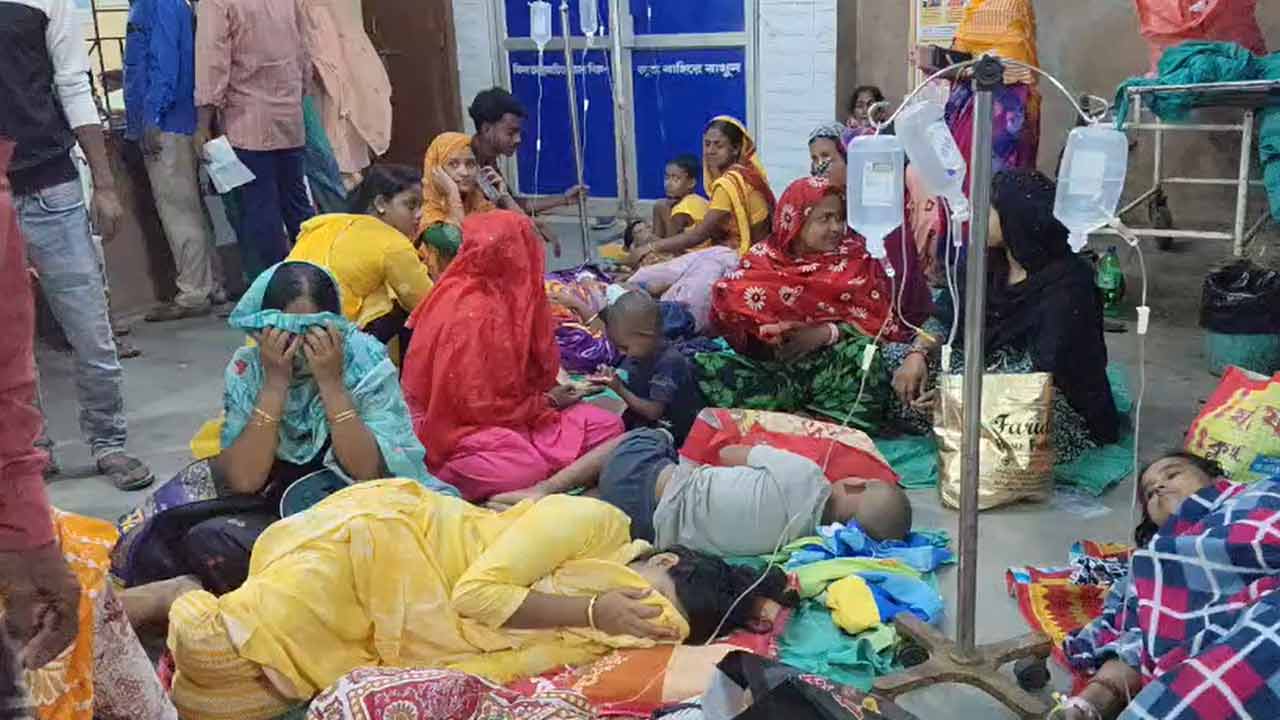 ভরতপুরে বিয়েবাড়ির ভোজ খাওয়ার পর হাসপাতালে চিকিৎসাধীন অনেকে।