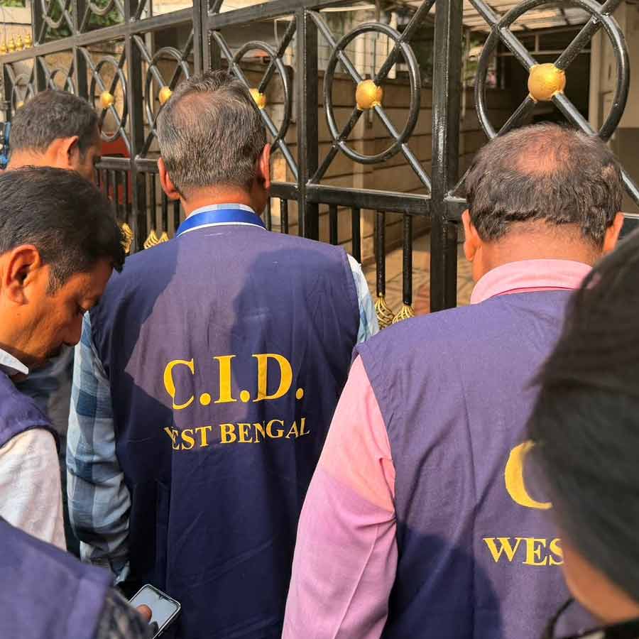 A CID team visited Abhishek Banerjee\'s Kalighat residence again on Friday