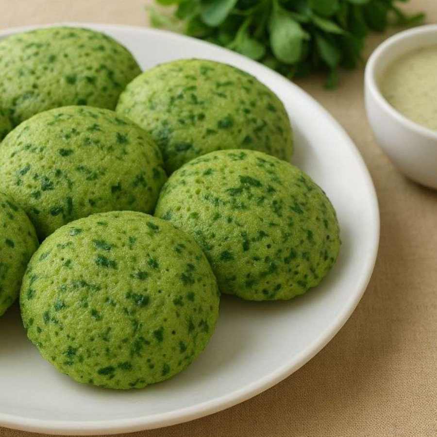 তেঁতুল-হিংয়ের চাটনি দিয়ে মেথি ইডলি