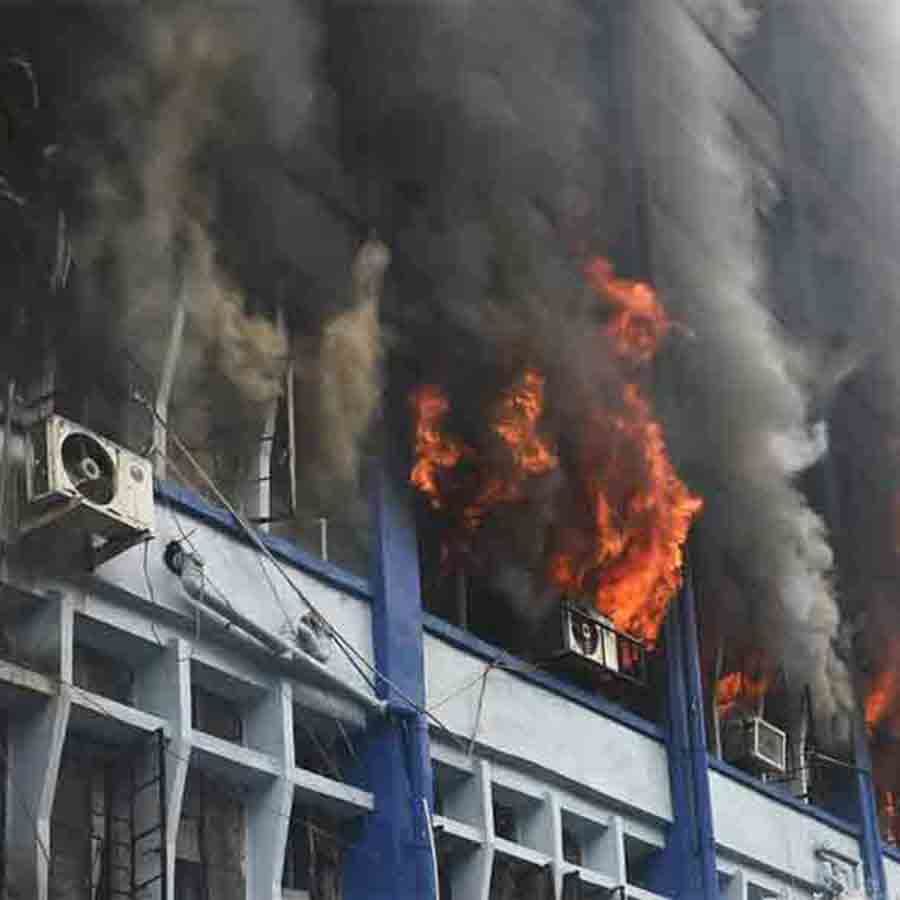 জেলা পরিষদের অফিসে অগ্নিকাণ্ড।
