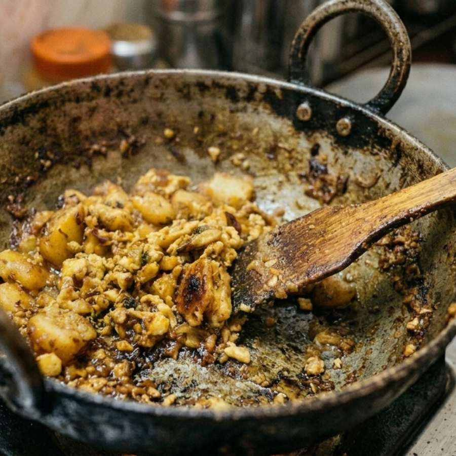 সাধারণ লোহার কড়াই-ই হয়ে উঠবে নন-স্টিকের মতো।