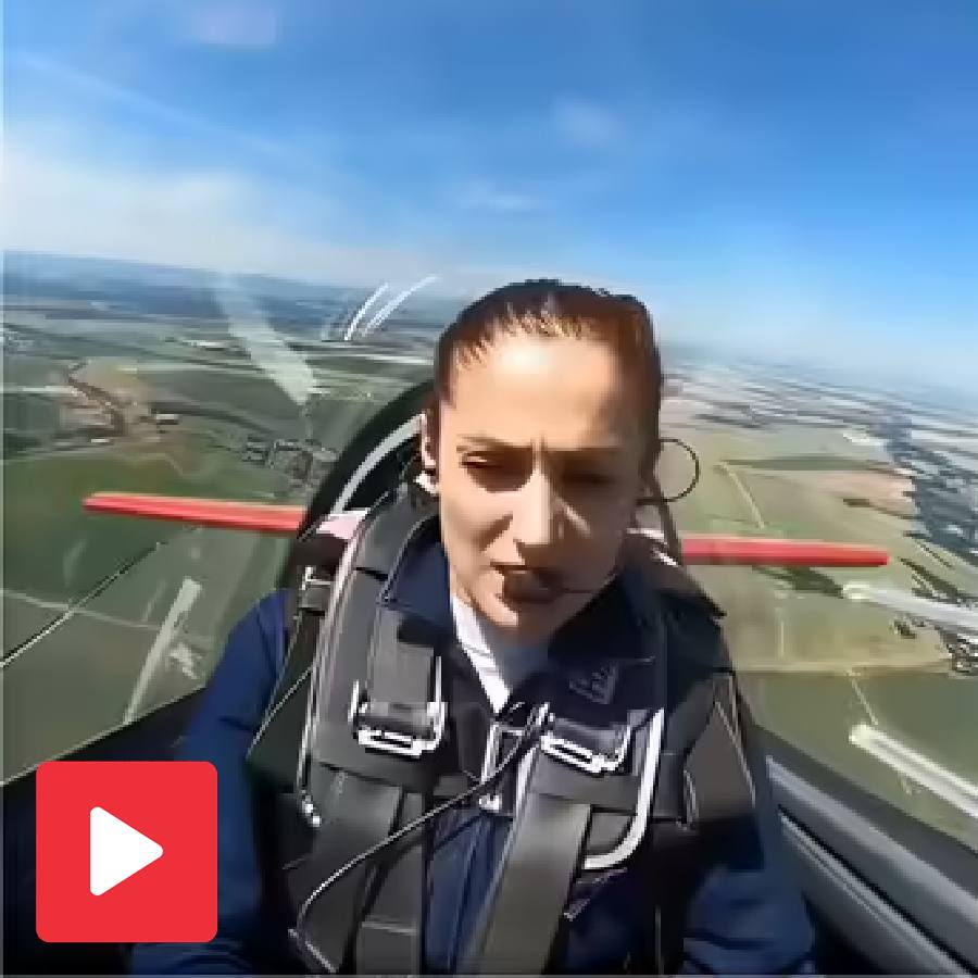 Video shows a Dutch woman was flying plane and suddenly roof opened, she managed to land plane safely amidst strong winds