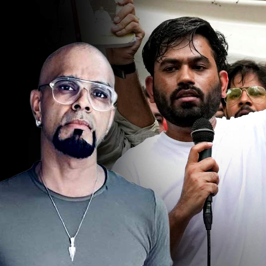 (বাঁ দিকে) রঘু রাম, (ডান ডিকে) অভিজিৎ দীপকে।