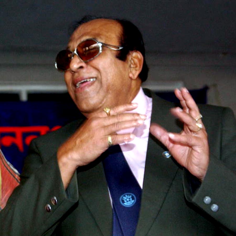 প্রাক্তন ফুটবলার ও কোচ প্রদীপ কুমার বন্দোপাধ্যায়ের ধারাভাষ্য নিয়ে চর্চা হয় আজও।