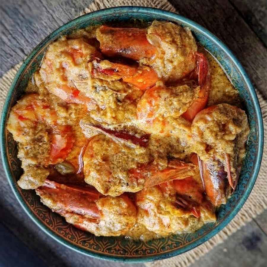 How to make Chingrir Madhukheera at home