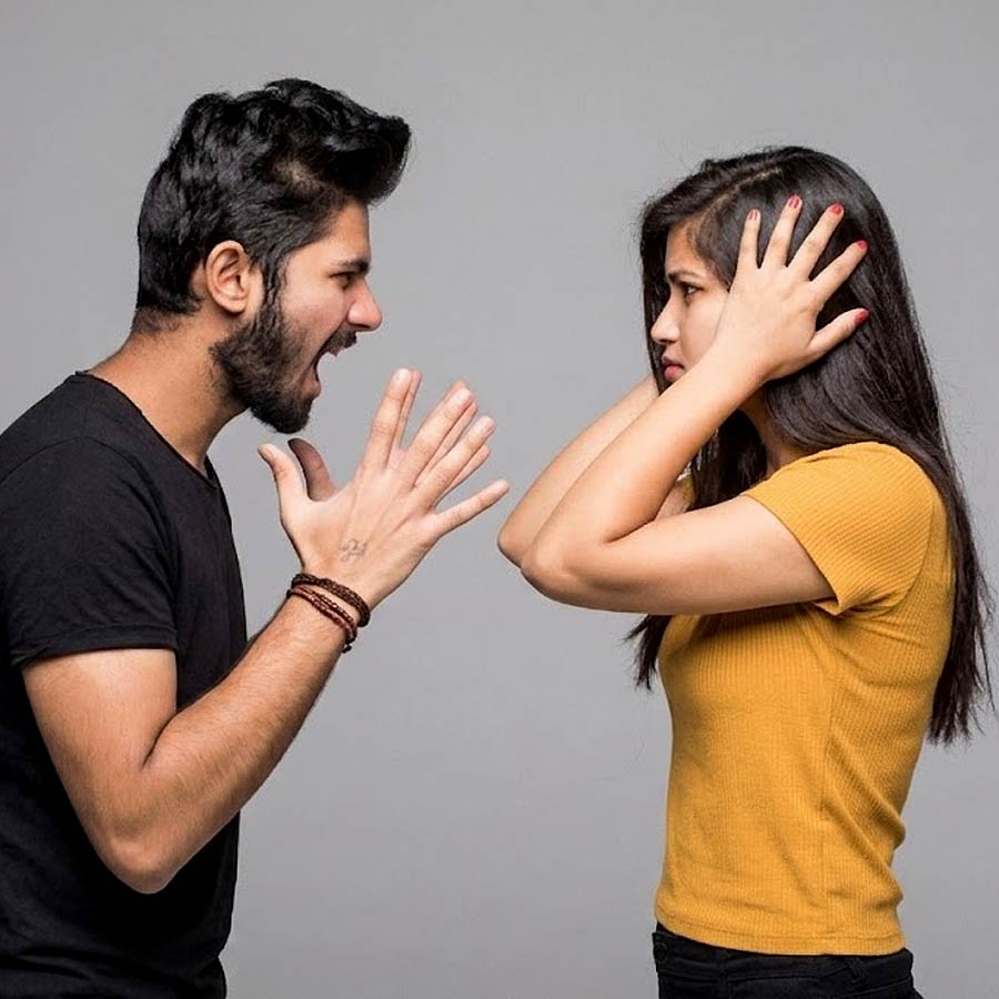 A Psychotherapist Shares 5 Subtle Red Flags Most People Miss in Relationships