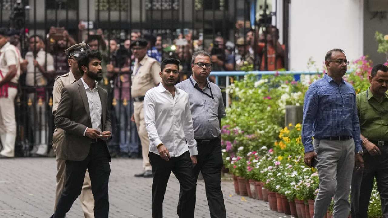 বৃহস্পতিবার বিকেলে ভবানী ভবনে সিআইডি দফতরে অভিষেক বন্দ্যোপাধ্যায়।