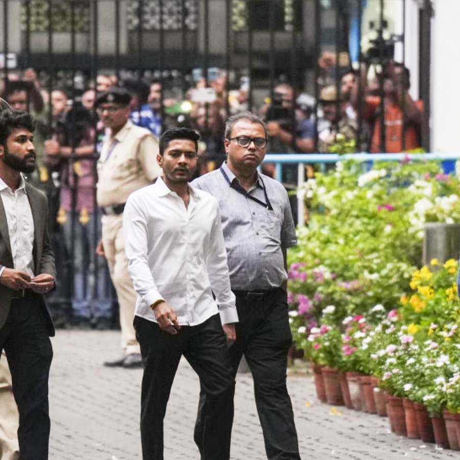 বৃহস্পতিবার বিকেলে ভবানী ভবনে সিআইডি দফতরে অভিষেক বন্দ্যোপাধ্যায়।