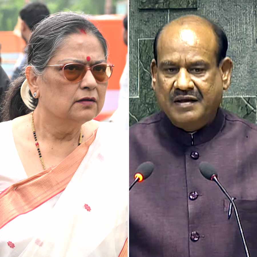 (বাঁ দিকে) কাকলি ঘোষ দস্তিদার। ওম বিড়লা (ডান দিকে)।