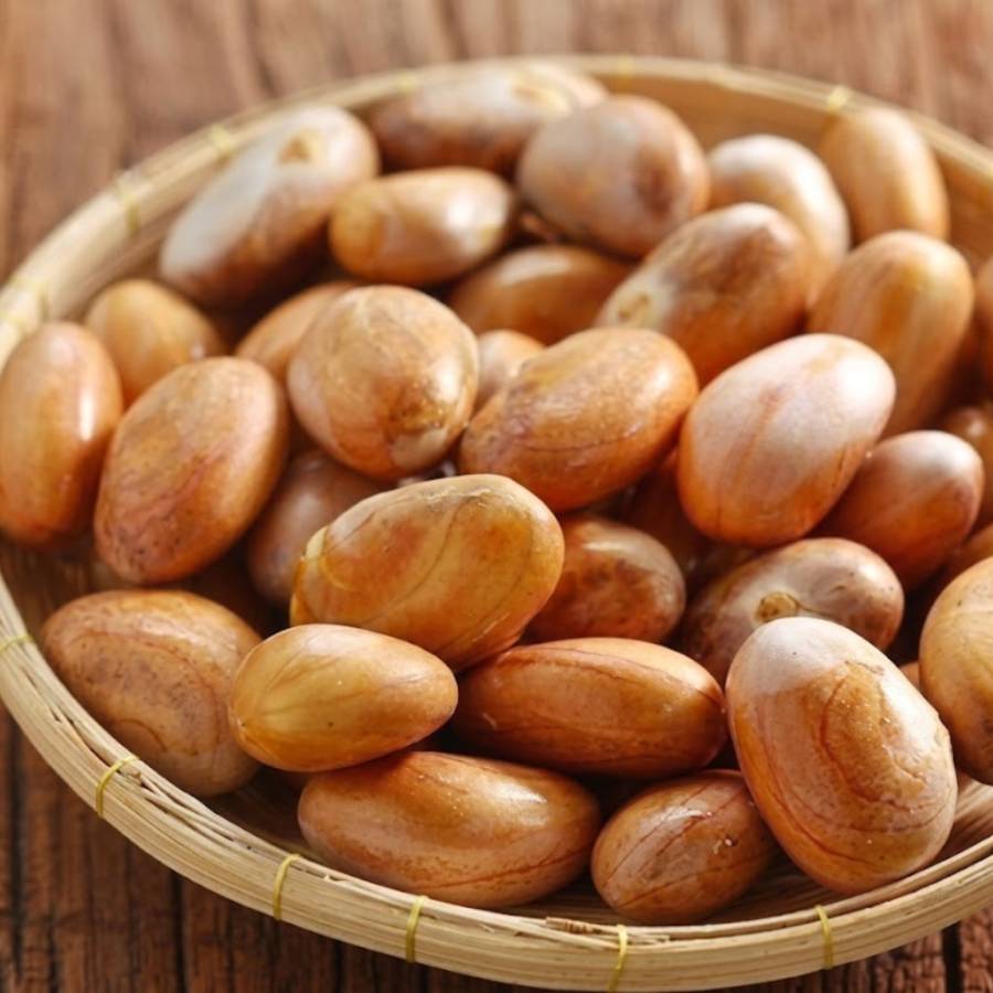 কাঁঠালের বীজ দিয়ে নানা রকমের রান্নার চল রয়েছে বাঙালি রান্নাঘরেও। 