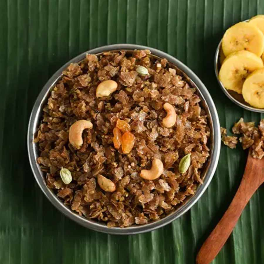 গুড় দিয়ে রাঁধা মিষ্টি চিঁড়ে।