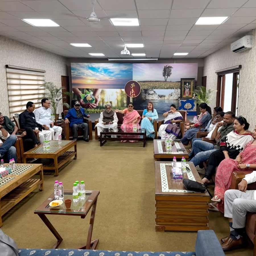 Rebel MPs of TMC hold a meeting at Residence of Bhupender Yadav in Delhi on Sunday dgtl